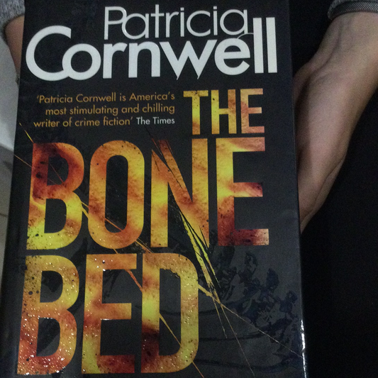 Chiếc giường xương của Patricia Cornwell (đã qua sử dụng)