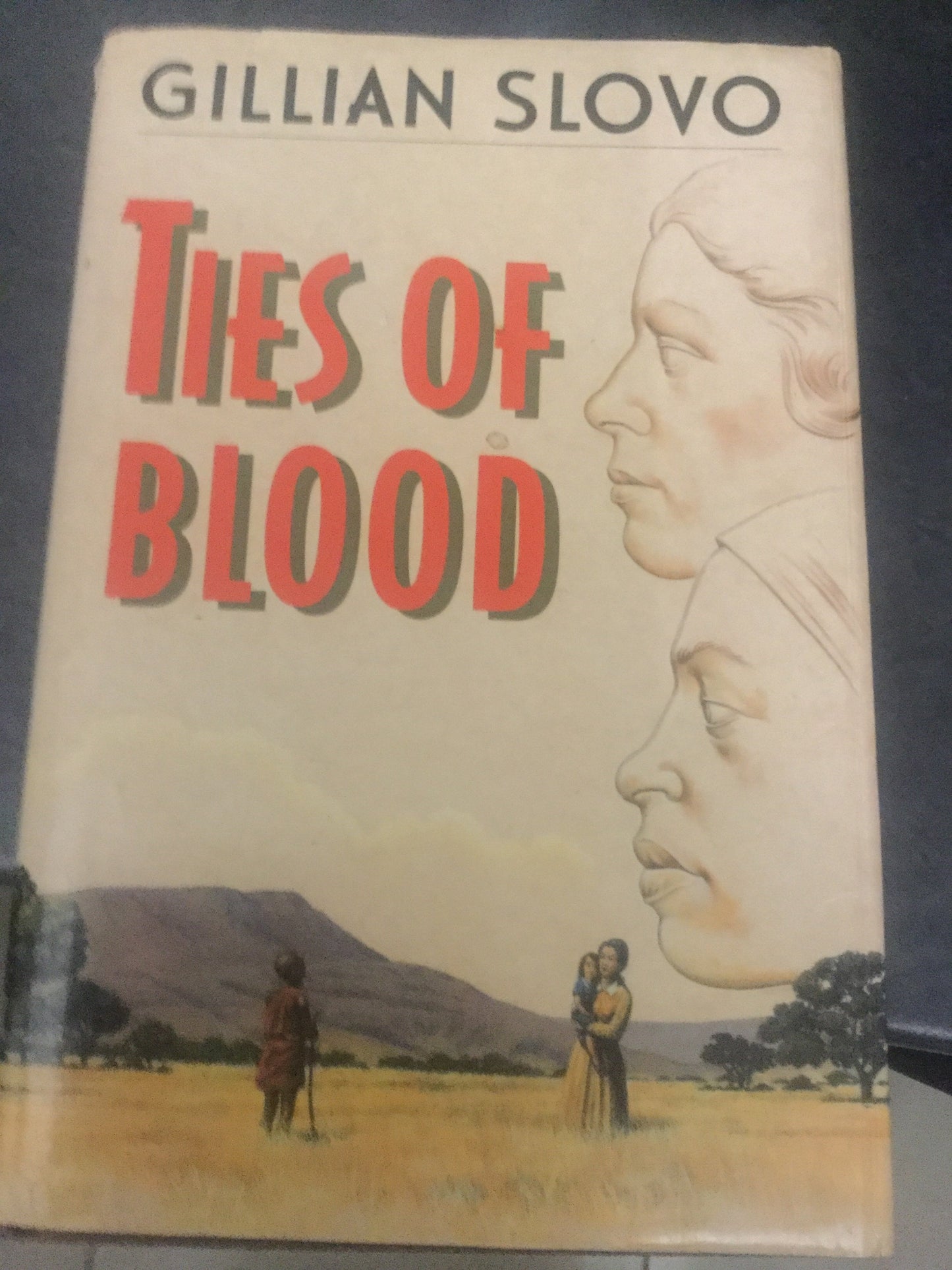 Ties of Blood (bìa cứng, đã qua sử dụng), của Gillian Slovo