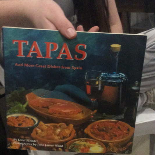 Tapas và nhiều món ăn tuyệt vời khác từ Tây Ban Nha, của Janet Mendel (đã qua sử dụng)