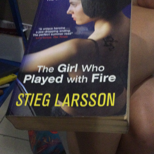 Cô Gái Đùa Với Lửa của Stieg Larsson