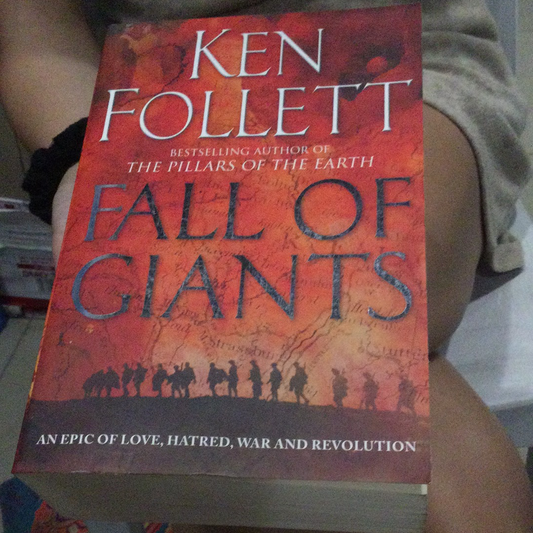 Sự sụp đổ của những người khổng lồ, bởi Ken Follett (đã sử dụng)